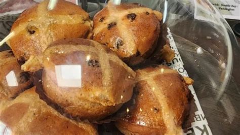 Sydney Cafes Sell Hot Cross Buns Sell At Premium Prices News Au Australias Leading News