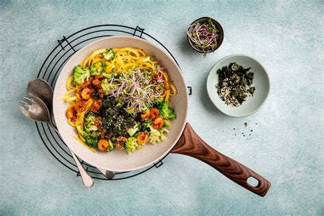 Courgetti Met Garnalen In Sambaljam Eatertainment