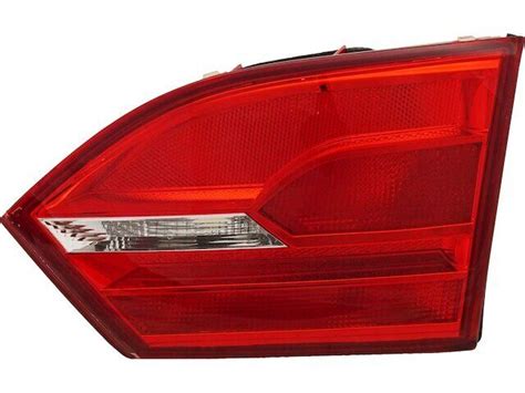 Right Inner Tail Light Assembly For 11 18 VW Jetta S Highline TDI SE