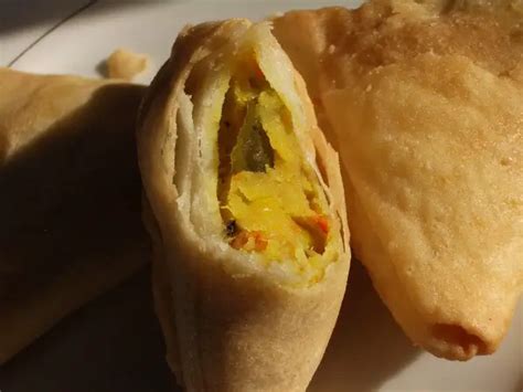 Aloo Samosa Recipe (Potato Samosa)