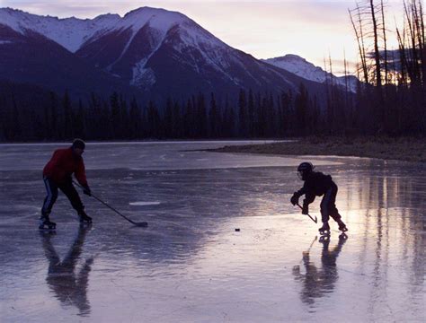 15 Spectacular Photos Of Pond Hockey Being Played In Freezing Weather