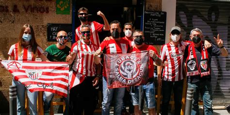 Mayoría de afición del Athletic en Sevilla para la final de la Copa del