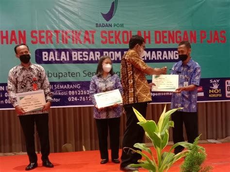 Smp Negeri 1 Salatiga Mendapatkan Penghargaan Sekolah Dengan Pjas Aman