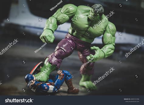 5 Avengers Fight Scene Images, Stock Photos & Vectors | Shutterstock