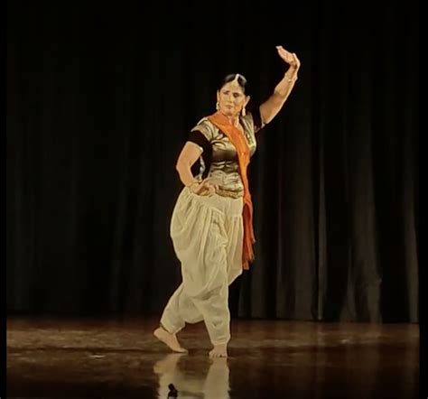 rachna yadavs mesmerising kathak recital  nirantar