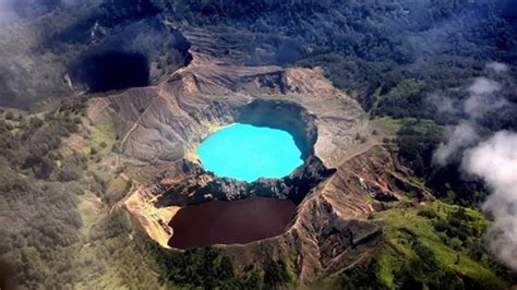 Danau Kelimutu Ende Telaga Tiga Warna Yang Terbungkus Legenda