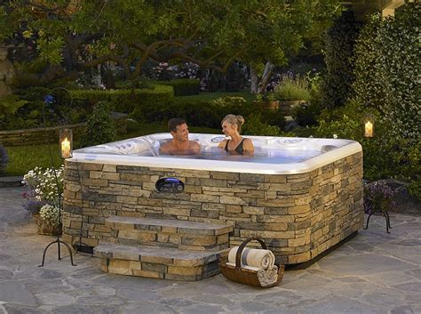 30 Stunning Garden Hot Tub Designs