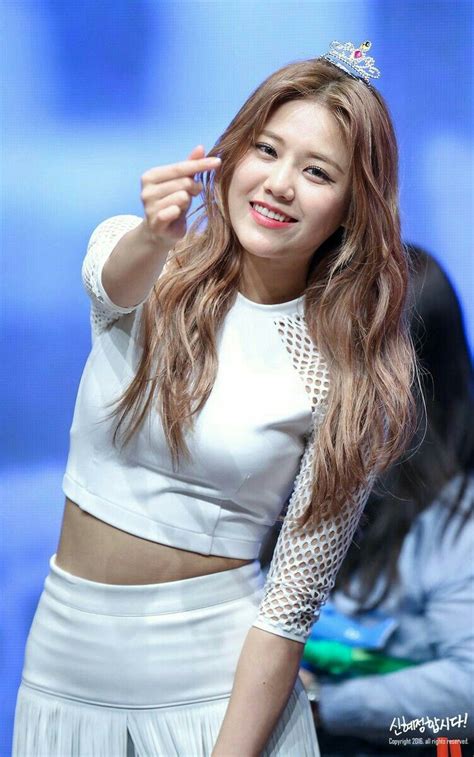 Tranh cãi BXH idol nữ hot nhất Kpop Jennie giành No 1 nhưng Jisoo và 2 mỹ nhân Black Pink bị 4