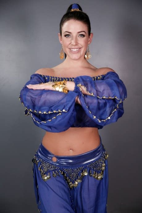 Sexy MILF Releases Her Huge Boobs And Phat Ass From A Genie Outfit Pornpics De