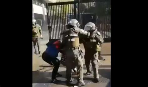 Carabinera que golpeó a fotógrafa fue dada de baja Ver Video