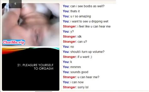 Hot Teen With Shaved Pussy Masturbating On Video Chat