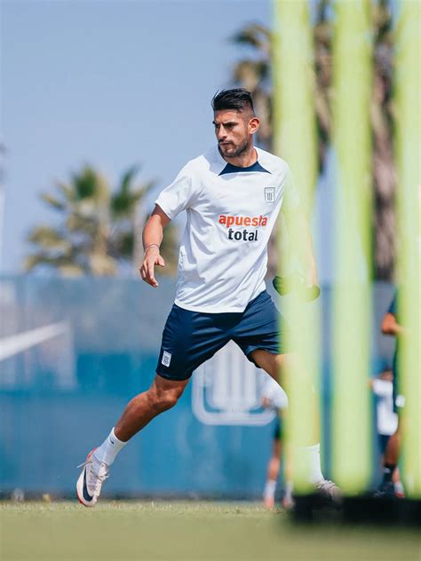 Carlos Zambrano Aplicó Llave De Lucha Libre A Rival Y Generó Trifulca En Alianza Lima Vs Cusco