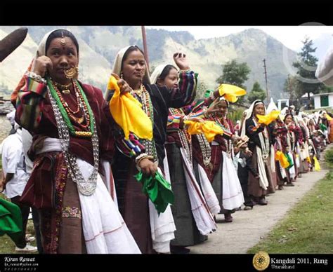 Traditional Dress of Uttaakhand - Costumes in Garhwal & Kumoun Region