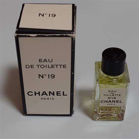 Yahooオークション Chanel No19 Eau De Toilette オードゥトワレッ