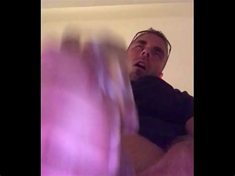 Carga Gruesa De Una Polla Blanca Gruesa XVIDEOS