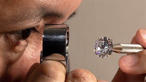 Heres The Real Difference Between Real And Synthetic Diamonds