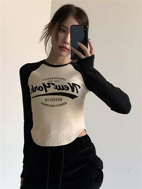 DAZY Kpop Letter Graphic Raglan Sleeve Curved Hem Tee SHEIN Pano