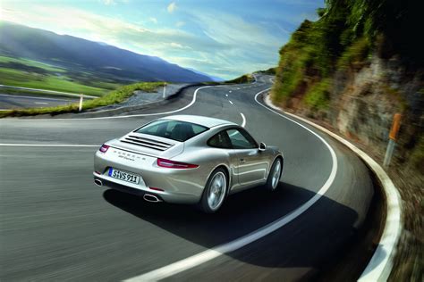 Porsche Offers Drivers First Taste of New 911 through Winter Experience Program | Carscoops