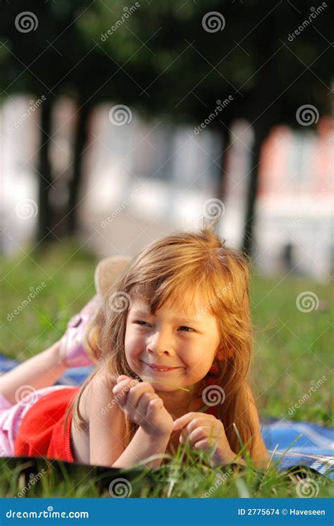 Petite Fille Mignonne Photo Stock Image Du Playground 2775674