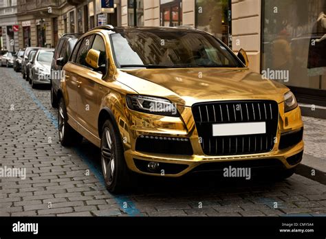 Gold car hi-res stock photography and images - Alamy