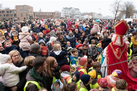 Video Fotospecial Sinterklaas Krijgt Hartelijk Onthaal En Stelt