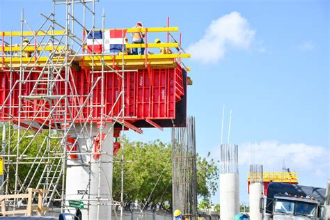 Ministro Santos Echavarr A Valora Avances En Trabajos Construcci N Del