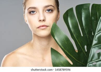 Beautiful Woman Palm Leaf Naked Shoulders Stock Photo 1458789596 Shutterstock