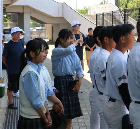 甲子園史上初の女子ノッカー・城東の永野悠菜マネジャー最後のノック「誰よりも青春した」／徳島 高校野球夏の地方大会写真ニュース 日刊スポーツ