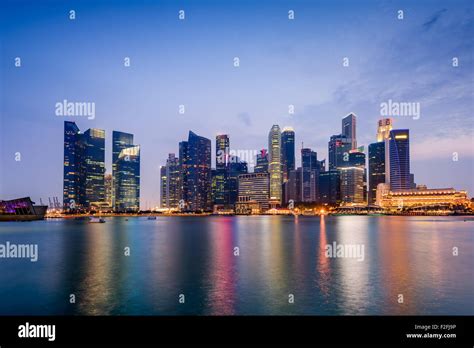 Singapore skyline on Marina Bay Stock Photo - Alamy