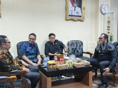 Kasmidi Bulang Terima Kunjungan Anggota DPRD Kaltim Upnews Id