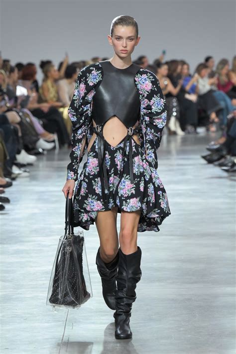 Top Spring 2025 Trends From PFW: From Pastel Colors to Powerful ...