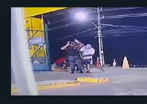 Criminosos roubam arma e colete de vigilante em supermercado veja vídeo