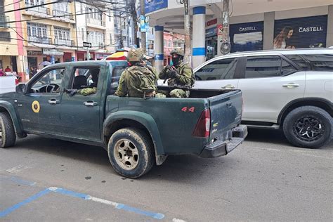 En Tres Buses De La Policía Nacional Se Trasladó Al Cuartel Modelo A