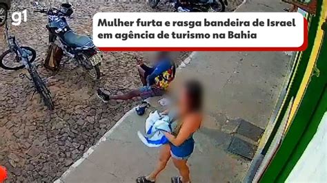 C Mera De Seguran A Flagra Momento Em Que Mulher Furta E Rasga Bandeira