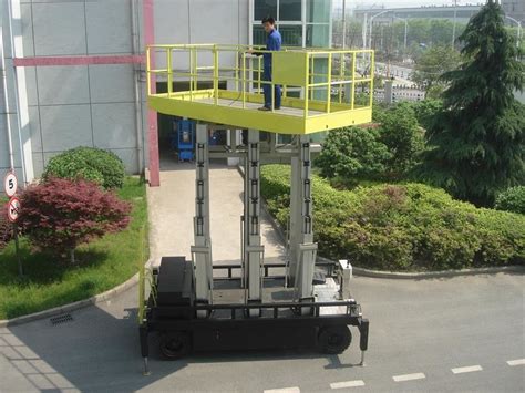 Six Mast M Self Propelled Aerial Lift Kg Capacity With Big Platform