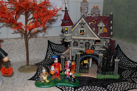 Mickey haunted house halloween | Haunted house, Halloween haunted ...