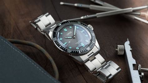 Oris Divers 65 Glow Video Review Watch Clicker Youtube