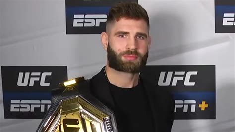 Kontuzjowany Prochazka Wypada Z UFC 282 I Wakuje Pas Mistrzowski