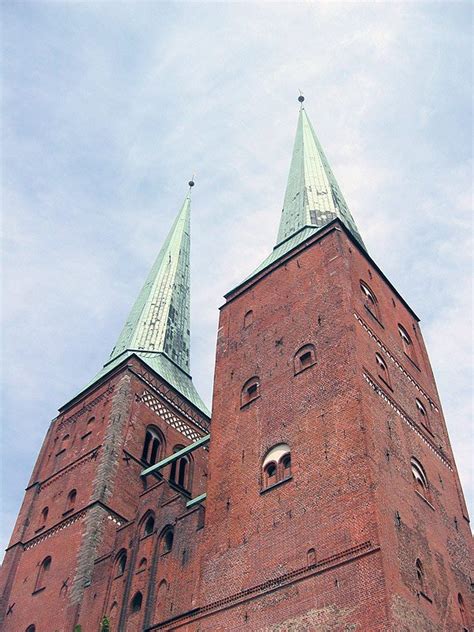 Das Wahrzeichen Der Hansestadt Lübeck Das Holstentor Staedte Fotosde