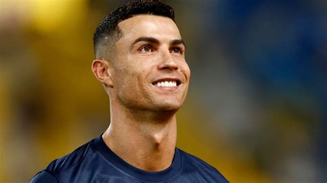 cristiano ronaldo se fija una nueva meta superar  mrbeast en youtube