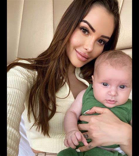 Photo Nabilla Benattia Avec Son Fils Milann Le 5 Janvier 2020