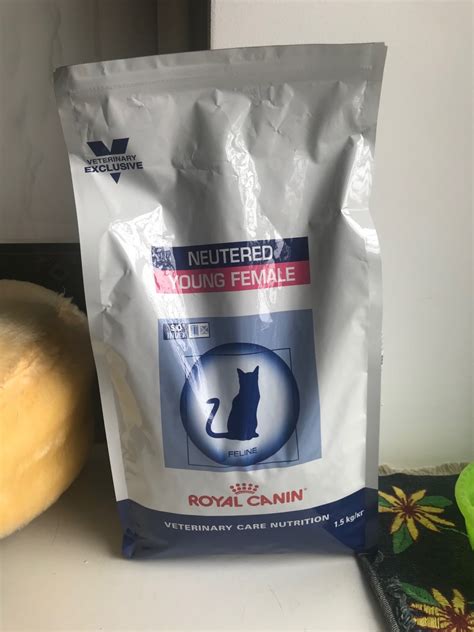 Корм для стерилизованных кошек Royal Canin "Young Female" с момента ...