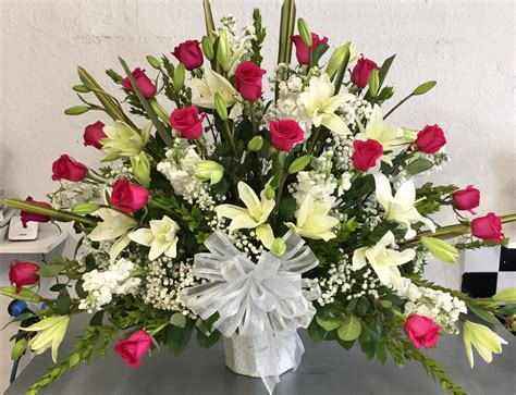 Fan Shaped Flower Arrangement | Best Flower Site