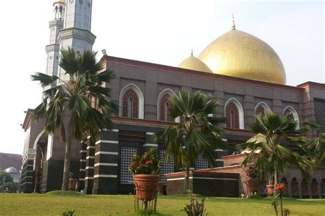 Wisata Masjid Kubah Emas Depok Tempat Wisata Indonesia