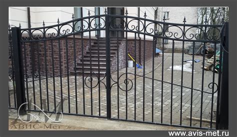 Ворота кованые садовые для дачи в Санкт-Петербурге