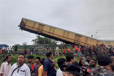 Train Crash In Eastern India Kills 15 Injures Dozens The Straits Times