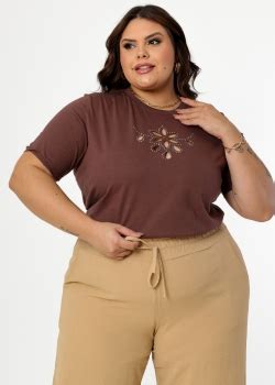 T SHIRT PLUS SIZE FLOR STRAS VAZADA MARROM CAFE Atacado Tshirt