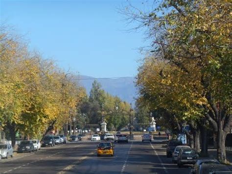 Recorriendo Calle Emilio Civit Hacia El Este Ciudad De Mendoza