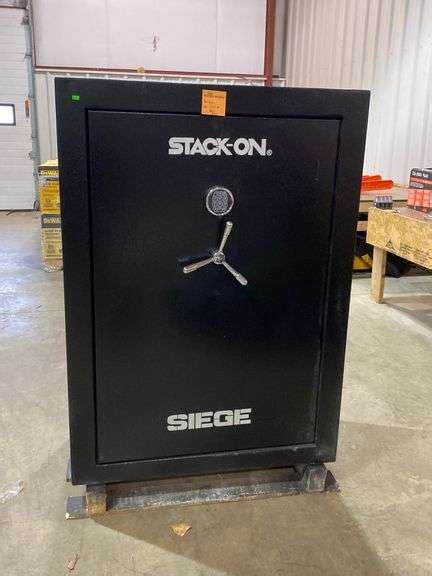 STACK ON Siege 72 Gun Fireproof With Electronic Lock Gun Safe Black