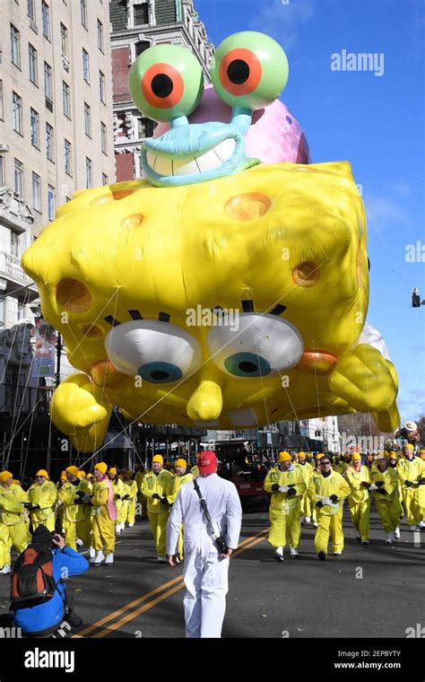 Spongebob Squarepants And Gary By Nickelodeon Giant Balloon Flown Low Because Of High Wind During